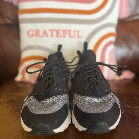 🚨CLEARANCE A1123-5 AIRHUARACHE by Nike Air Sneakers - Picture 2 of 4